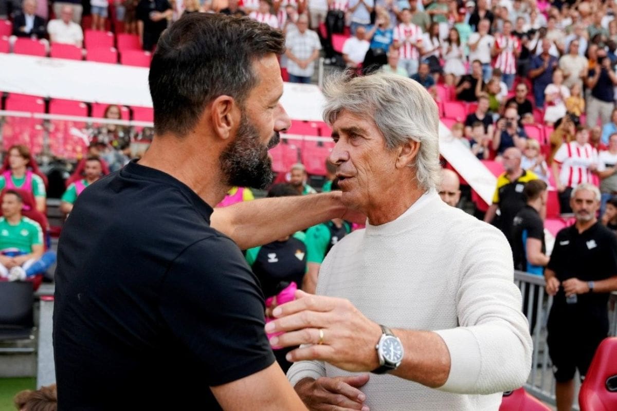 Ruud Van Nistelrooy y Manuel Pellegrini juntos en un amistoso del PSV contra Betis en 2022. Foto: PSV en X.