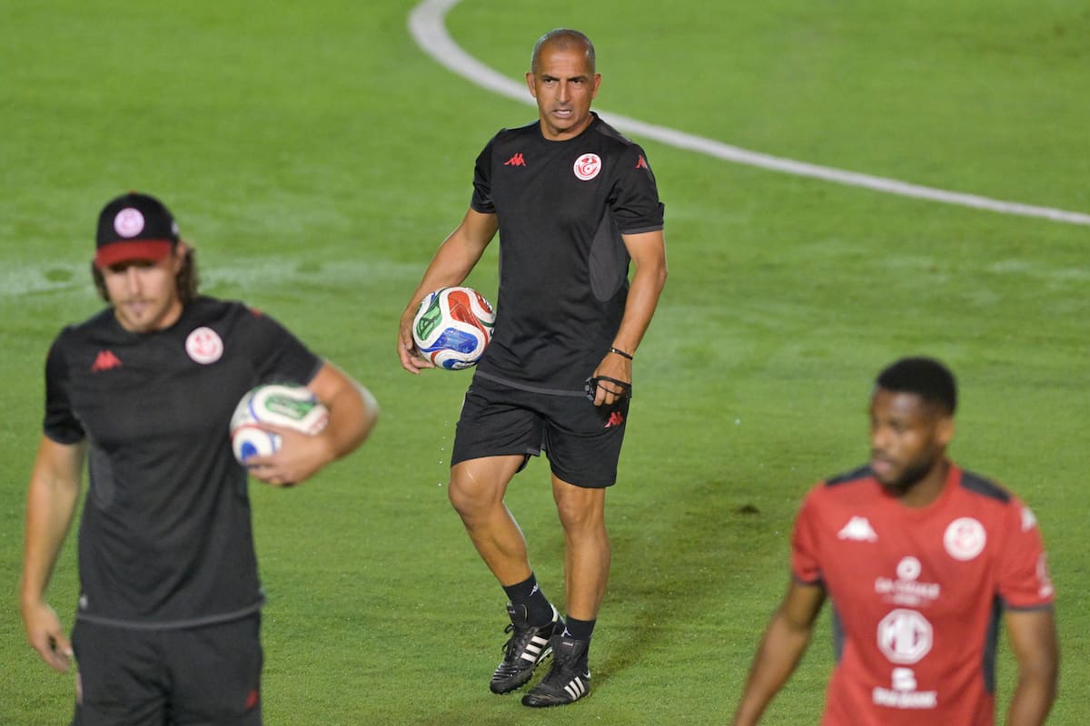 El DT en entrenamiento de la selección de Túnez. Foto: Agencia EFE.