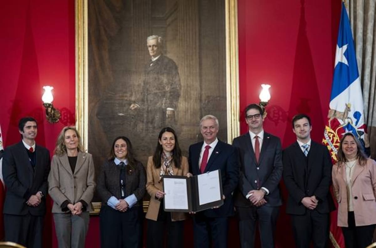 En la presentación del proyecto de ley, el mandatario indicó que “Tenemos que reconocer el mérito de un joven que desde corta edad comienza a prepararse porque sabe que la educación es lo que le va a dar la movilidad social”. Foto: Gobierno de Chile.