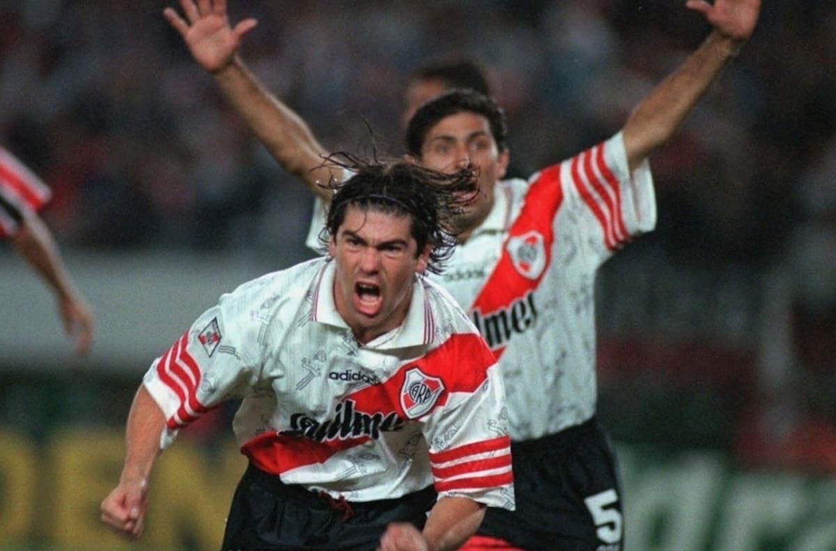 Salas le enseñó a ex estrellas de River Plate su conocida celebración