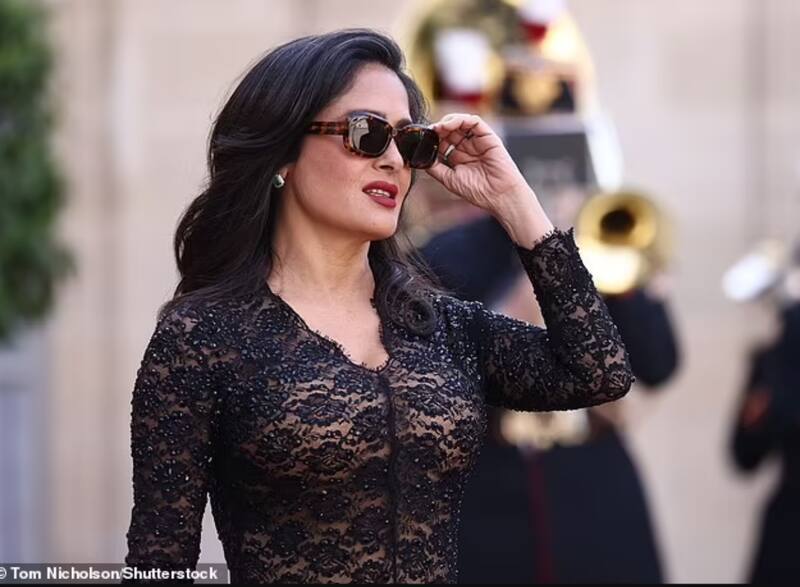 Salma Hayek y su vestido de encaje negro que llamó la atención de todos
