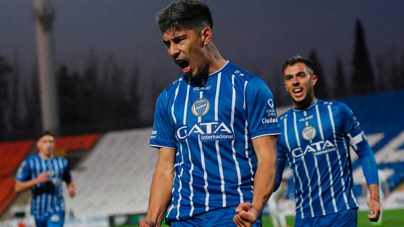 Se sumaría a Claudio Aquino: la otra figura del fútbol argentino que está a un paso de llegar a Colo Colo