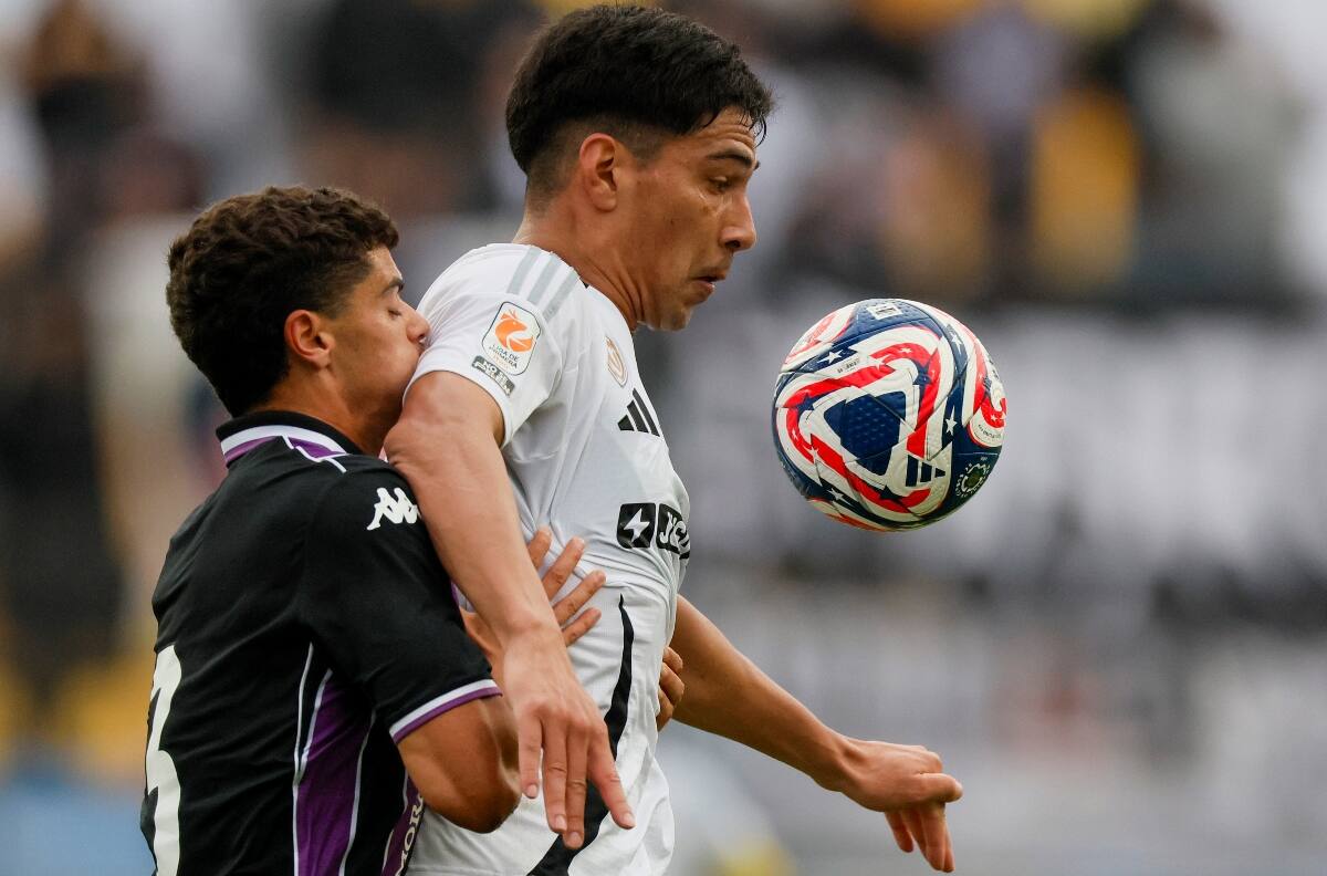“Lo peor que he visto”: Hinchas de Colo Colo se aburrieron de este jugador contra Real Valladolid