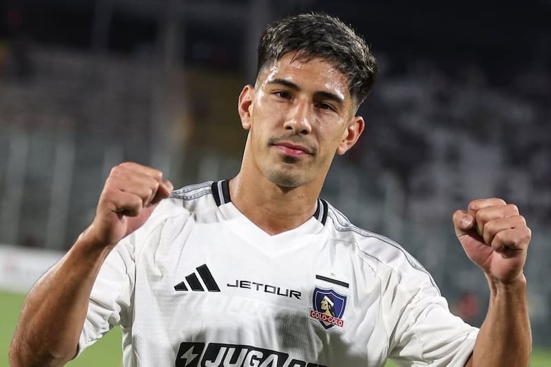 Colo Colo está buscando un centrodelantero para suplir la salida del atacante uruguayo, quien fue enviado a préstamo. Foto: Colo Colo Oficial.