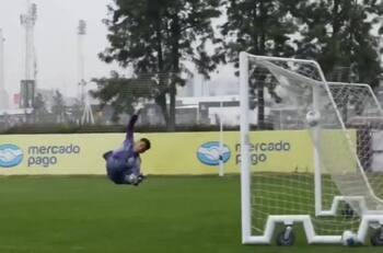 Al ángulo: así fue el golazo de Salomón Rodríguez en el amistoso de Colo Colo