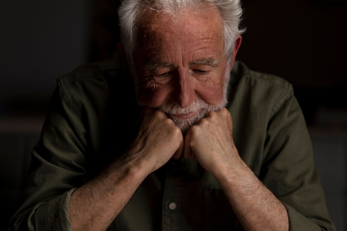 El grupo etario más afectado por el impacto del machismo en la salud mental masculina son las personas mayores o de la tercera edad.