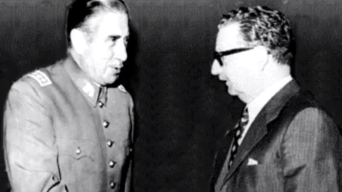 La obra que revela el equipo chileno del que Salvador Allende era fanático: “Siempre lo ocultó”