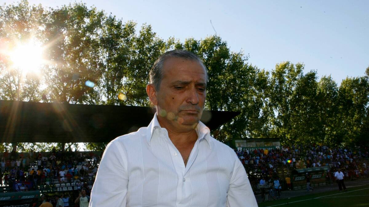 Casi lo iguala: el DT que este siglo duró menos en la U que Paqui Meneghini