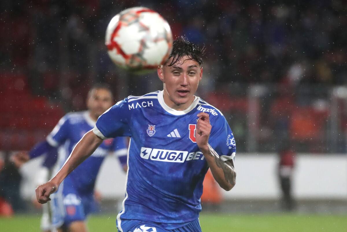 El año pasado sumó sus primeros minutos con la U. Foto: Agencia Aton