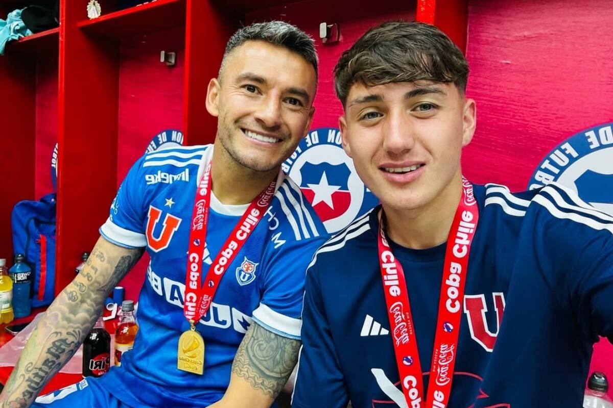 junto a Charles Aránguiz en la U.