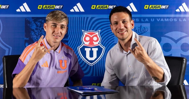 Tras firmar contrato en la U. Foto: Prensa UCH.