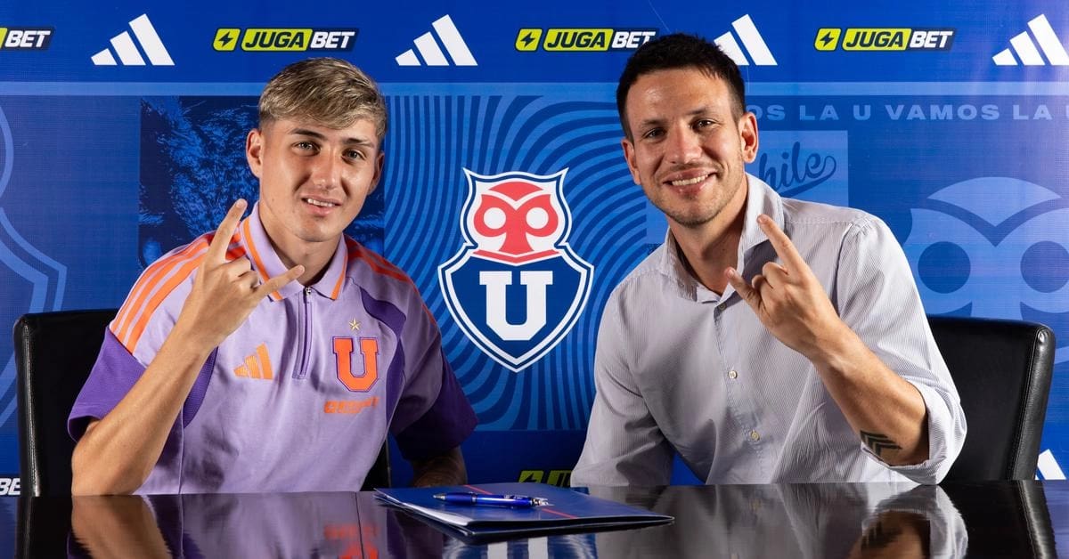 Tras firmar contrato en la U. Foto: Prensa UCH.