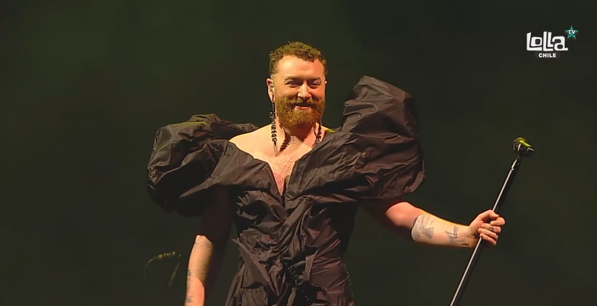Sam Smith en uno de sus icónicos vestidos