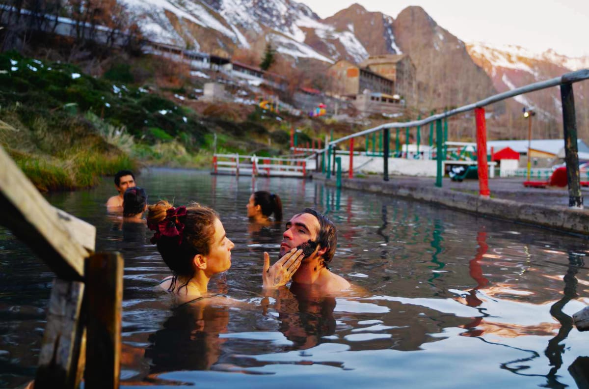 La increíble ciudad con termas a solo dos horas de Santiago: es perfecta para visitar en fin de semana
