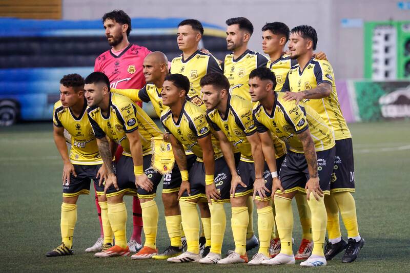 perdió su primer partido en Primera B. Foto: Aton