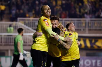 Jugó en Colo Colo, tuvo pasos por México y ahora será nuevo compañero de Chupete Suazo en Primera B