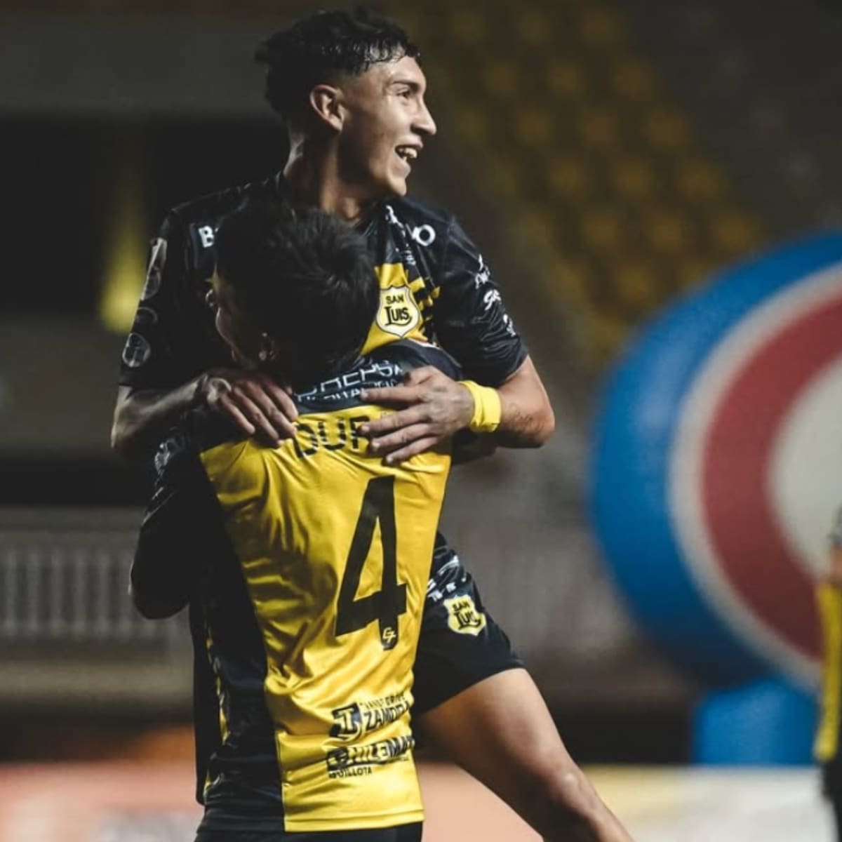 San Luis aplastó a Unión San Felipe en Quillota y escala en la Primera B
