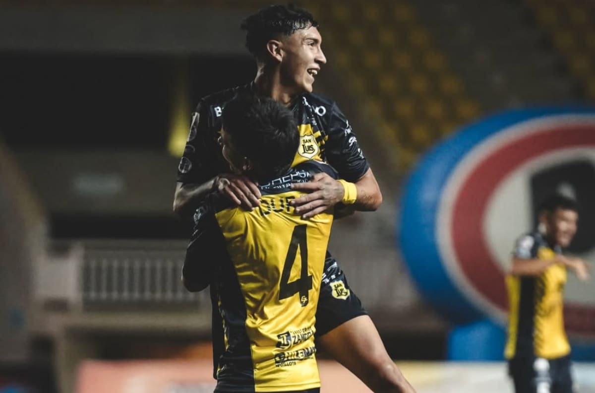 San Luis aplastó a Unión San Felipe en Quillota y escala en la Primera B
