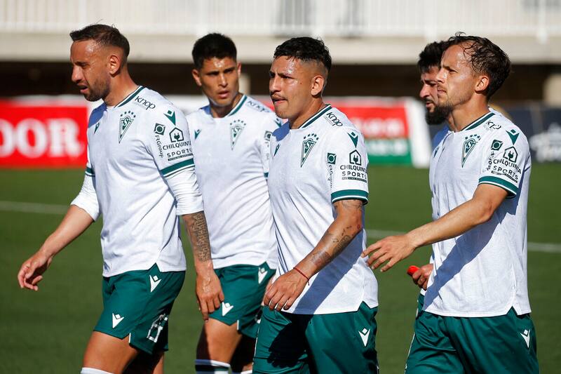 Plantel de Santiago Wanderers. Foto: Sebastian Cisternas/Photosport
