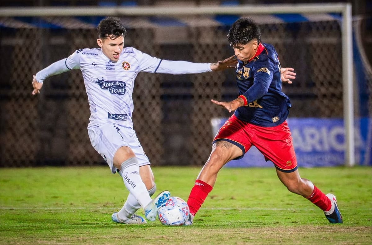 Equipo sensación en la Primera B se mueve en el mercado: presentó a defensor con pasos en Wanderers