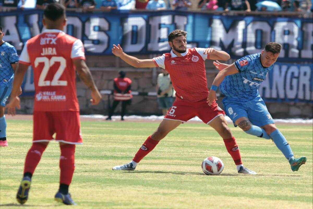 Tras la caída ante Unión San Felipe, en Arica piden la salida de Francisco Arrué de la dirección técnica del "Santo". Foto: Twitter Unión San Felipe.
