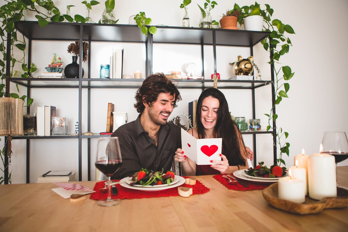 Conoce 5 restaurantes en Santiago para salir en pareja este 14 de febrero. Créditos: Freepik.