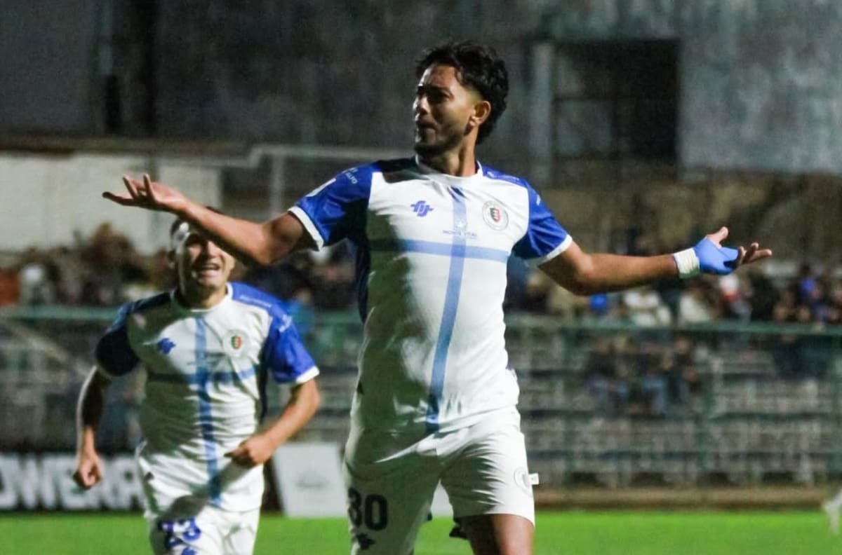 Santa Cruz logra su primera victoria en Primera B y compromete a Curicó Unido