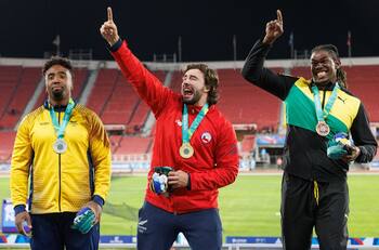 VIDEO | ¡Ovacionado! Crack del Team Chile se fue en metro a su casa luego de ganar el oro en Santiago 2023
