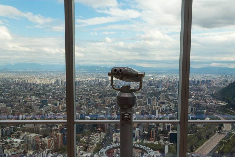 Uno de los miradores es el Sky Costanera.
