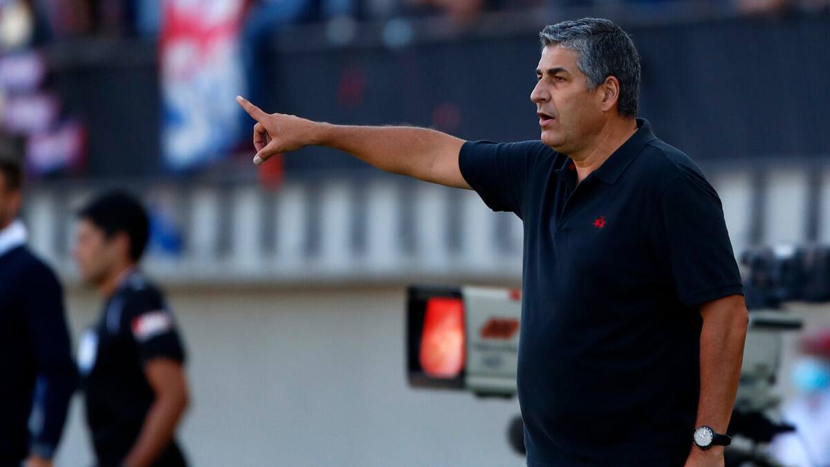 Qué fue de Santiago Escobar, el ex DT de la U que dirigió por Zoom debido a una dura batalla personal