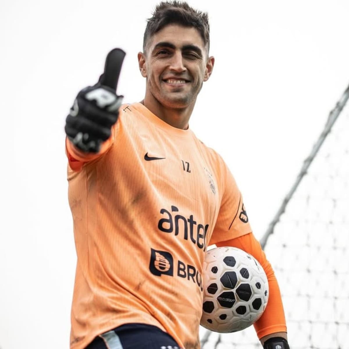 Jugará el Mundial 2026: Santiago Mele es el favorito para reforzar el arco de Colo-Colo
