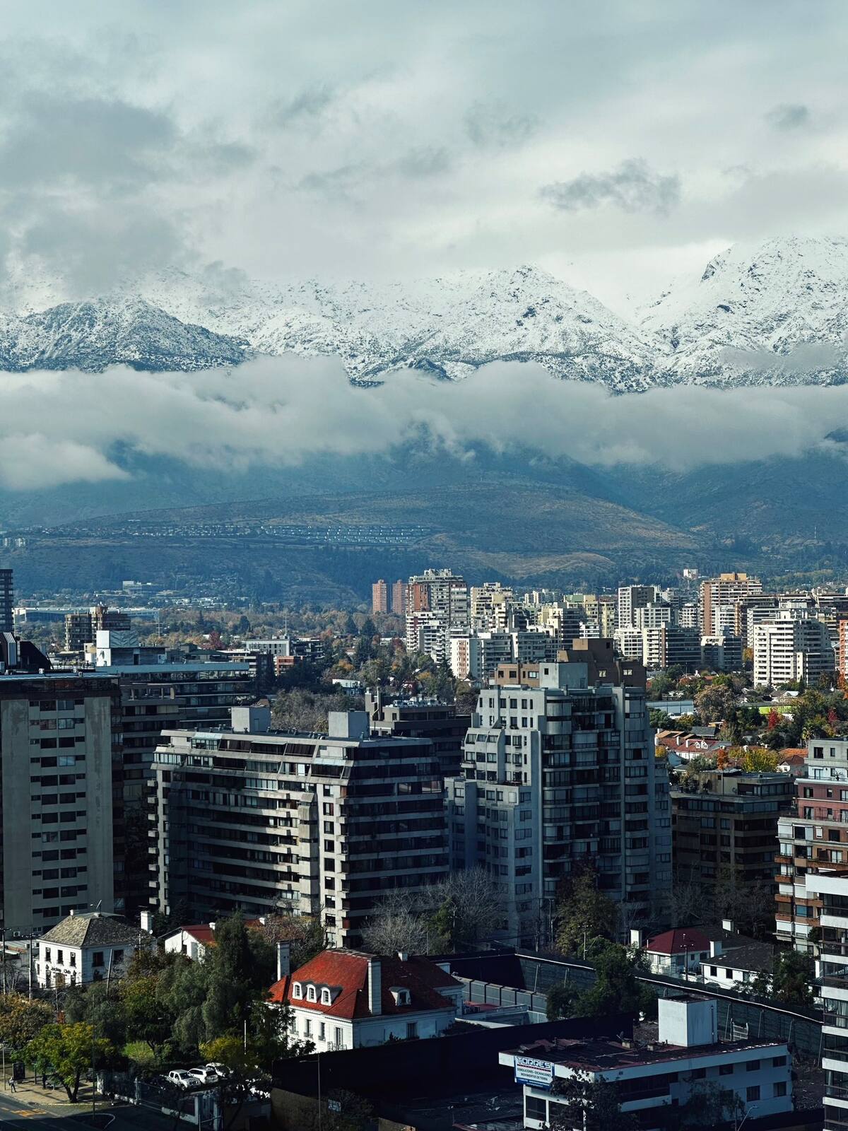 Santiago Post Lluvia. Créditos: @moralessinmoral.
