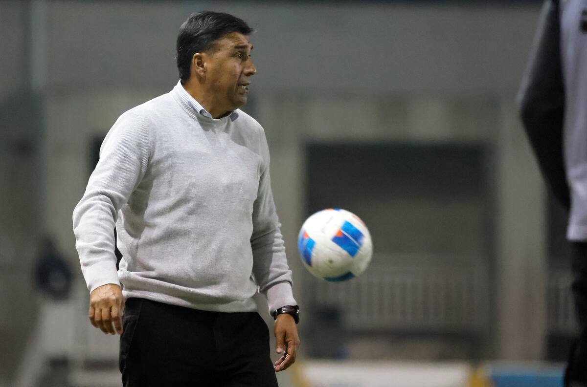 Se acabó la paciencia: Héctor Robles se jugará el puesto en próximo partido de Wanderers
