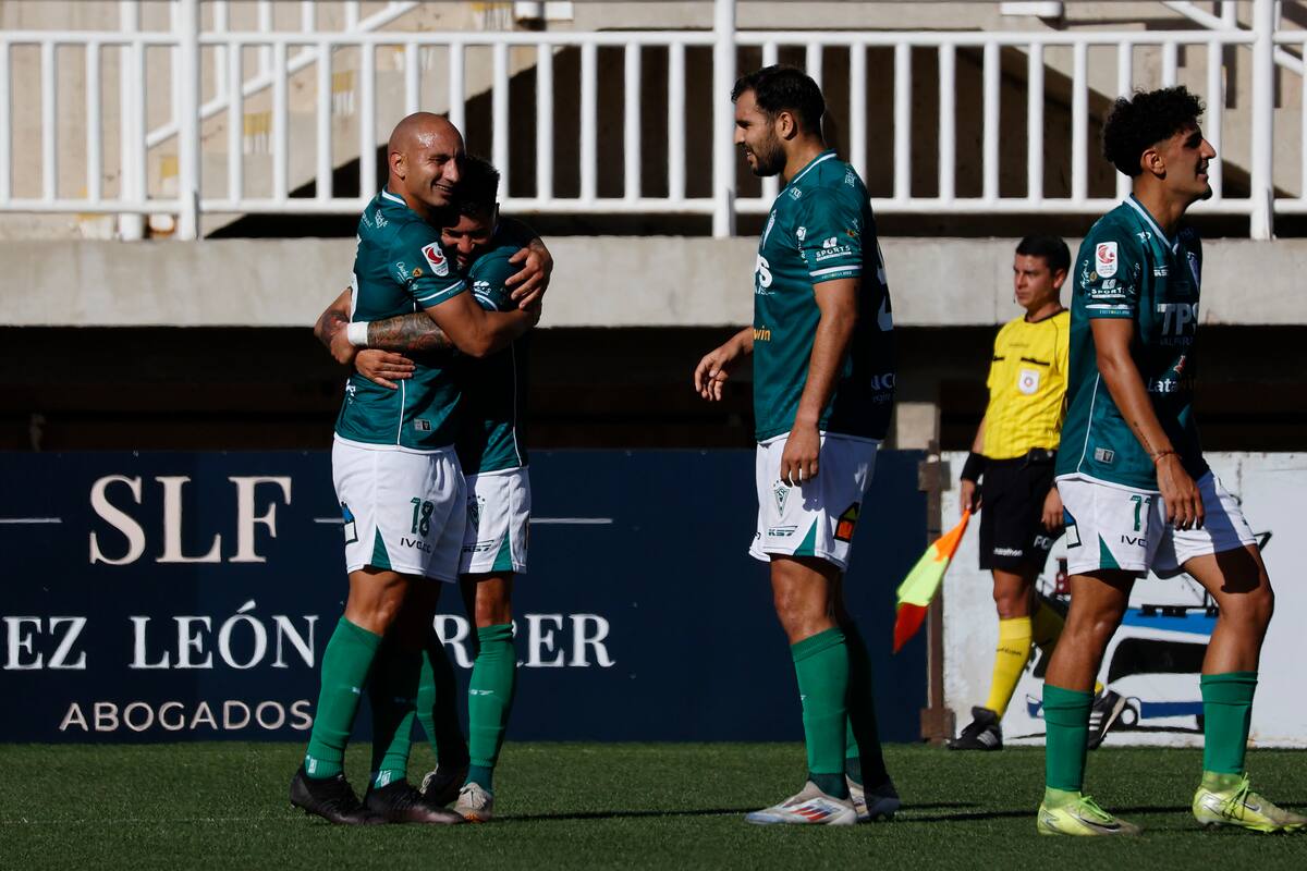 sigue como líder de la Primera B. Foto: Photosport