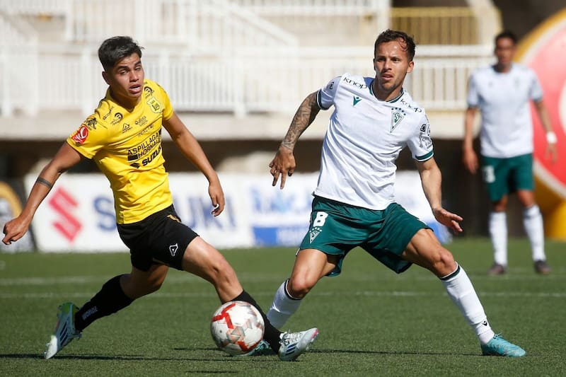 Santiago Wanderers y San Luis animaron un pobre empate 0-0. Foto: Agencia Aton.