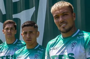 Con Javier Parraguez como modelo: Wanderers presentó su camiseta visitante para este 2026