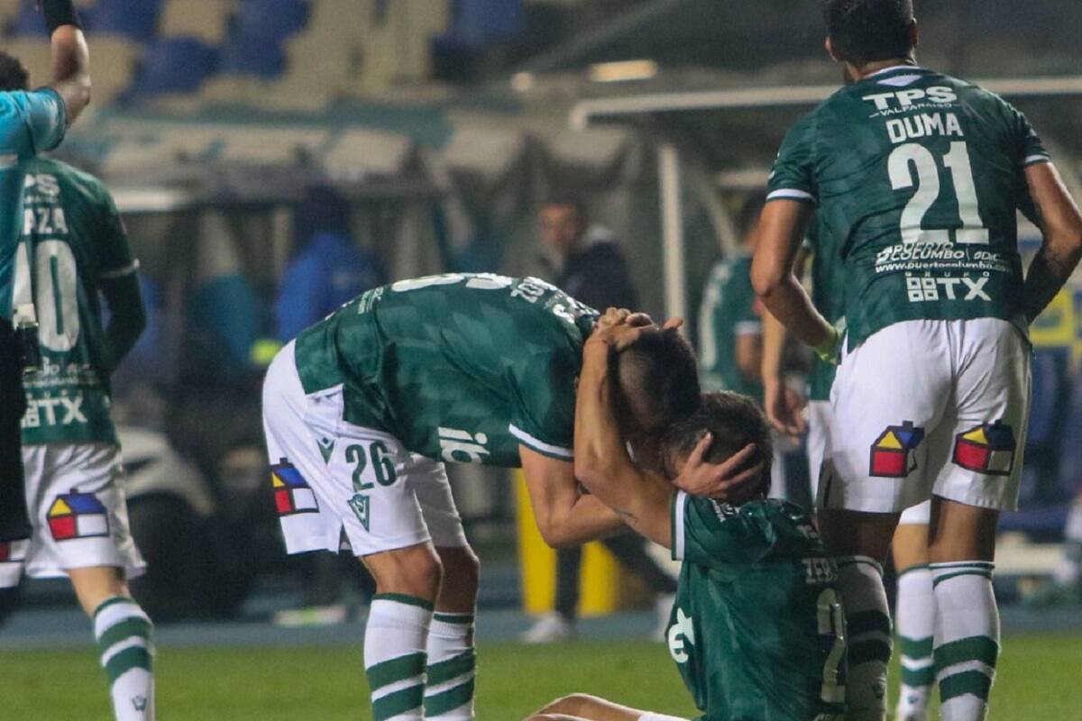 Wanderers sigue tratando de mejorar en la Primera B. Foto: Agencia Aton.