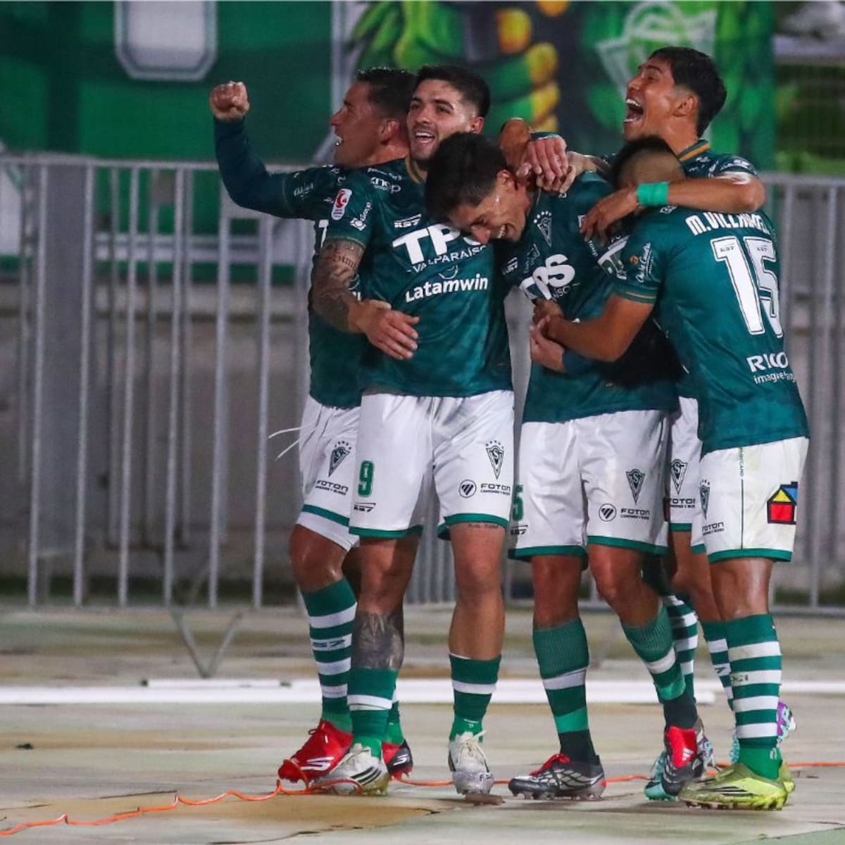 Figura de Santiago Wanderers explicó gesto de celebración: fue dedicado a Enzo Gutiérrez