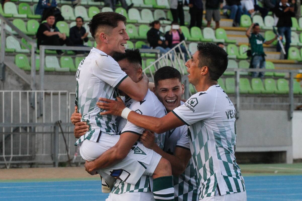 Santiago Wanderers recibirá esta tarde a Deportes Santa Cruz en el Elías Figueroa, a partir de las 18 horas.