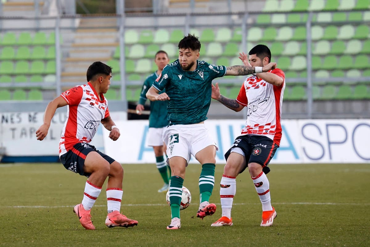 jugando en el Elías Figueroa por Primera B.