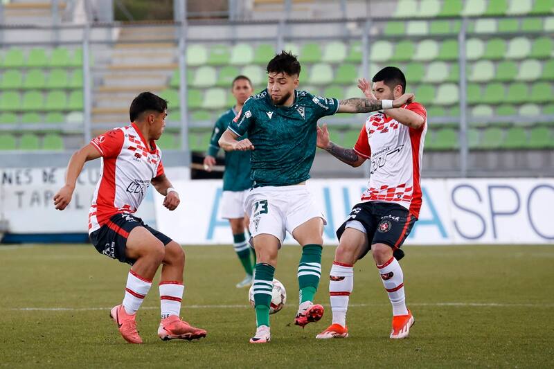 jugando en el Elías Figueroa por Primera B.