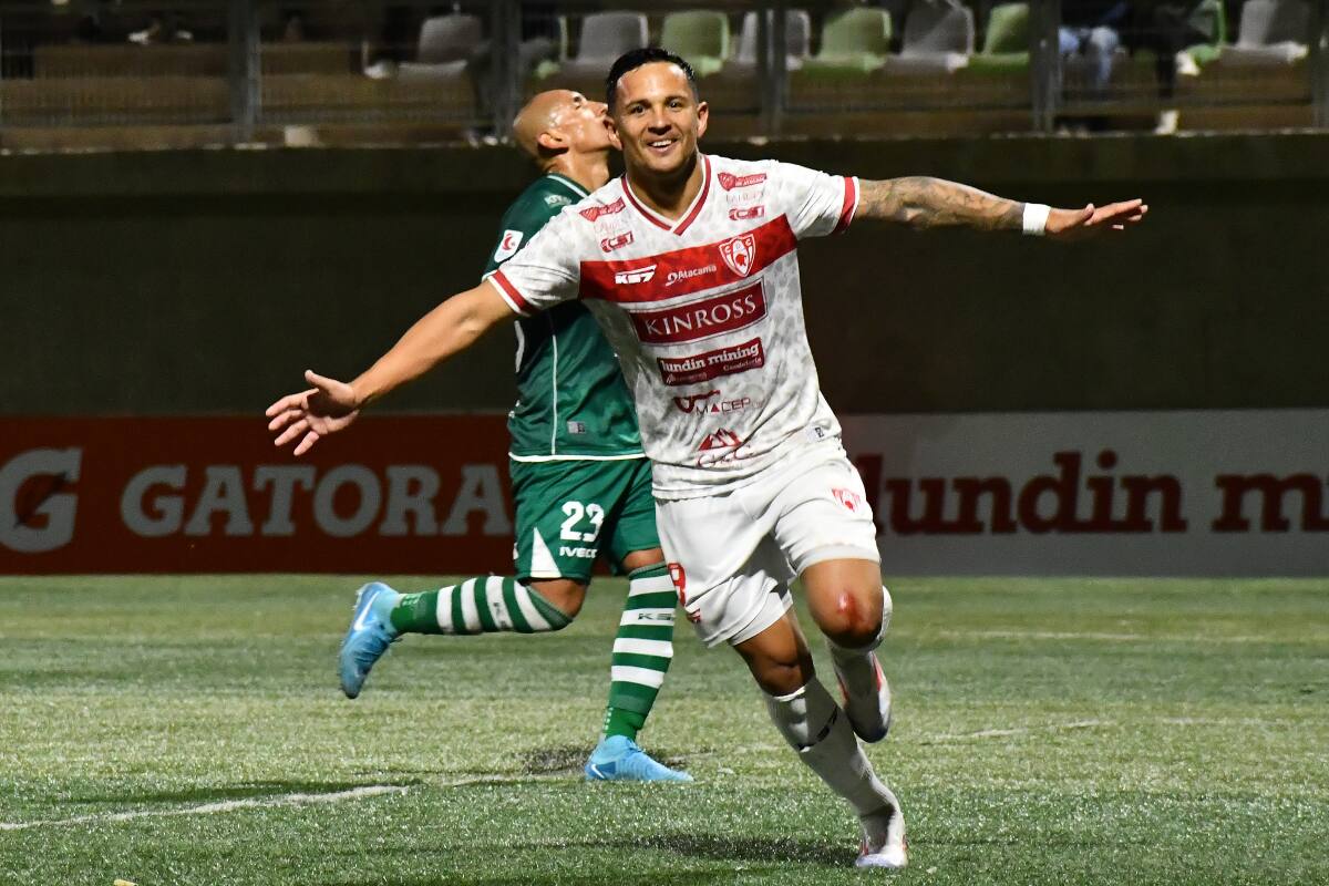 El cuadro caturro cayó 0-3 ante Deportes Copiapó y perdió el liderato de la Liga de Ascenso. (Foto: Aton)