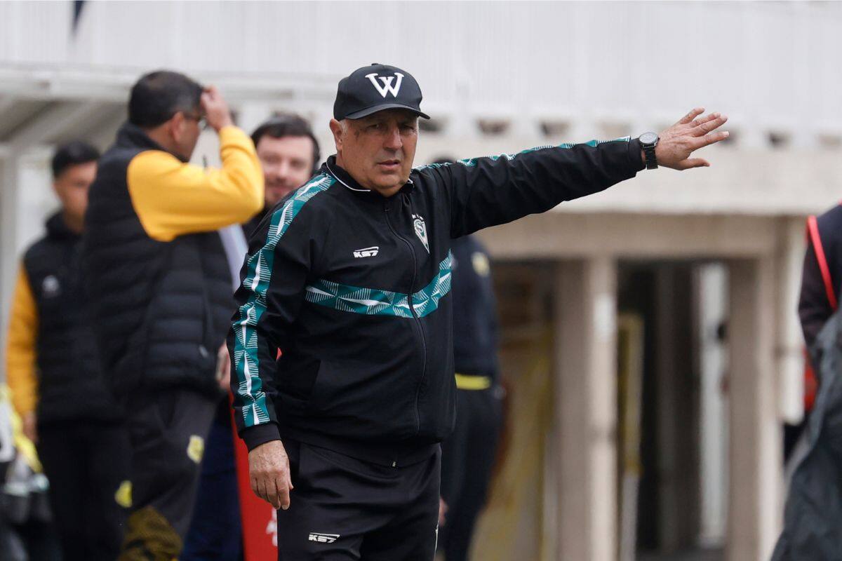 Domingo Sorace encendió aún más los ánimos en los hinchas de Santiago Wanderers, con declaraciones poco afortunadas. Foto: Agencia Aton.