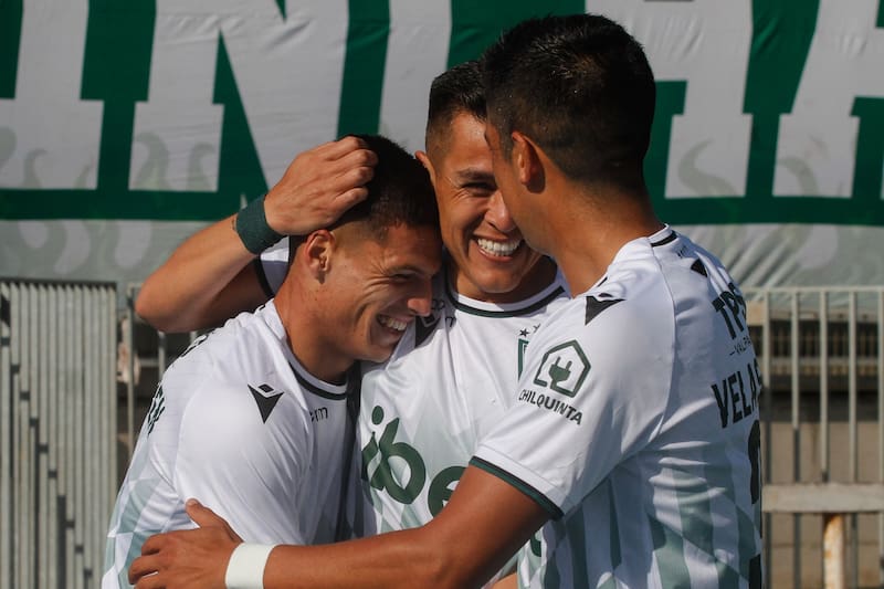 El delantero Lucas Cepeda convivió con dos futbolistas de la UC en sus vacaciones. Foto: Agencia ATON.