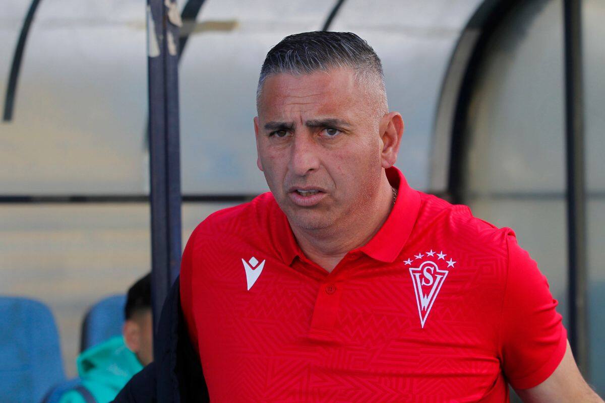 El entrenador del Decano, Jaime García, quien ha sido crítico con los aforos reducidos. Foto: Agencia Aton.