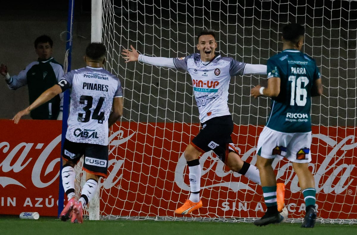 Tras la derrota de Santiago Wanderers: queda un solo invicto en las principales ligas del fútbol chileno