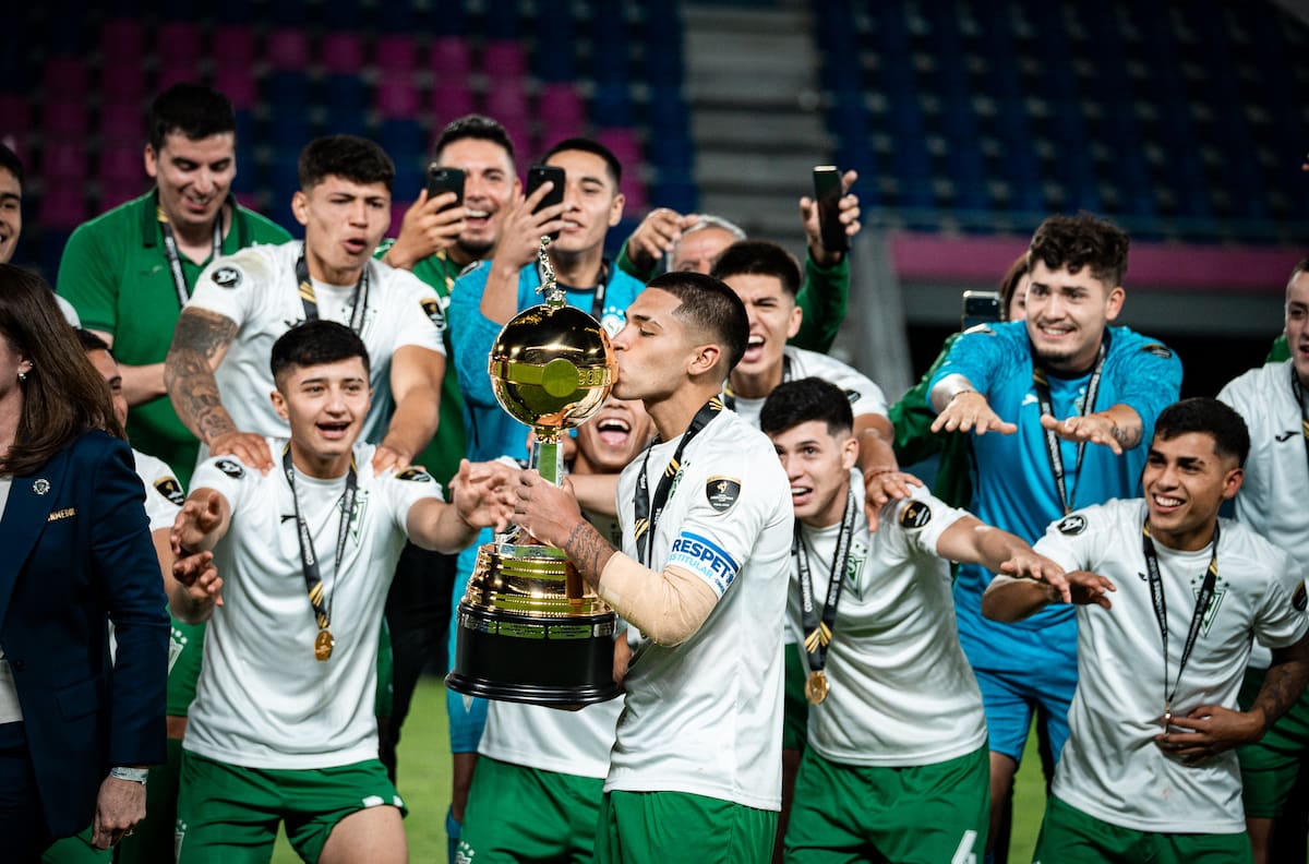 Reinaldo Sánchez hace las paces con plantel campeón de Wanderers y les subirá el sueldo: “Nivelación hacia arriba”