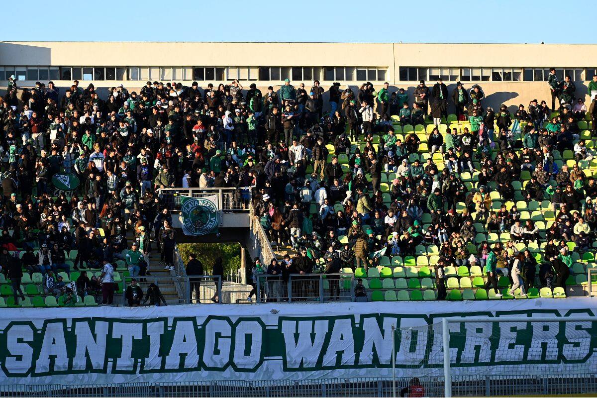 700 hinchas Caturros están autorizados para asistir al Lucio Fariña de Quillota. Foto: Agencia Aton.