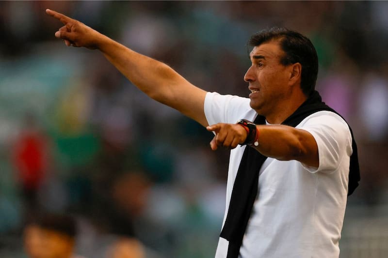 Héctor Robles agradeció el apoyo de los hinchas de Santiago Wanderers. Foto: Agencia Aton.