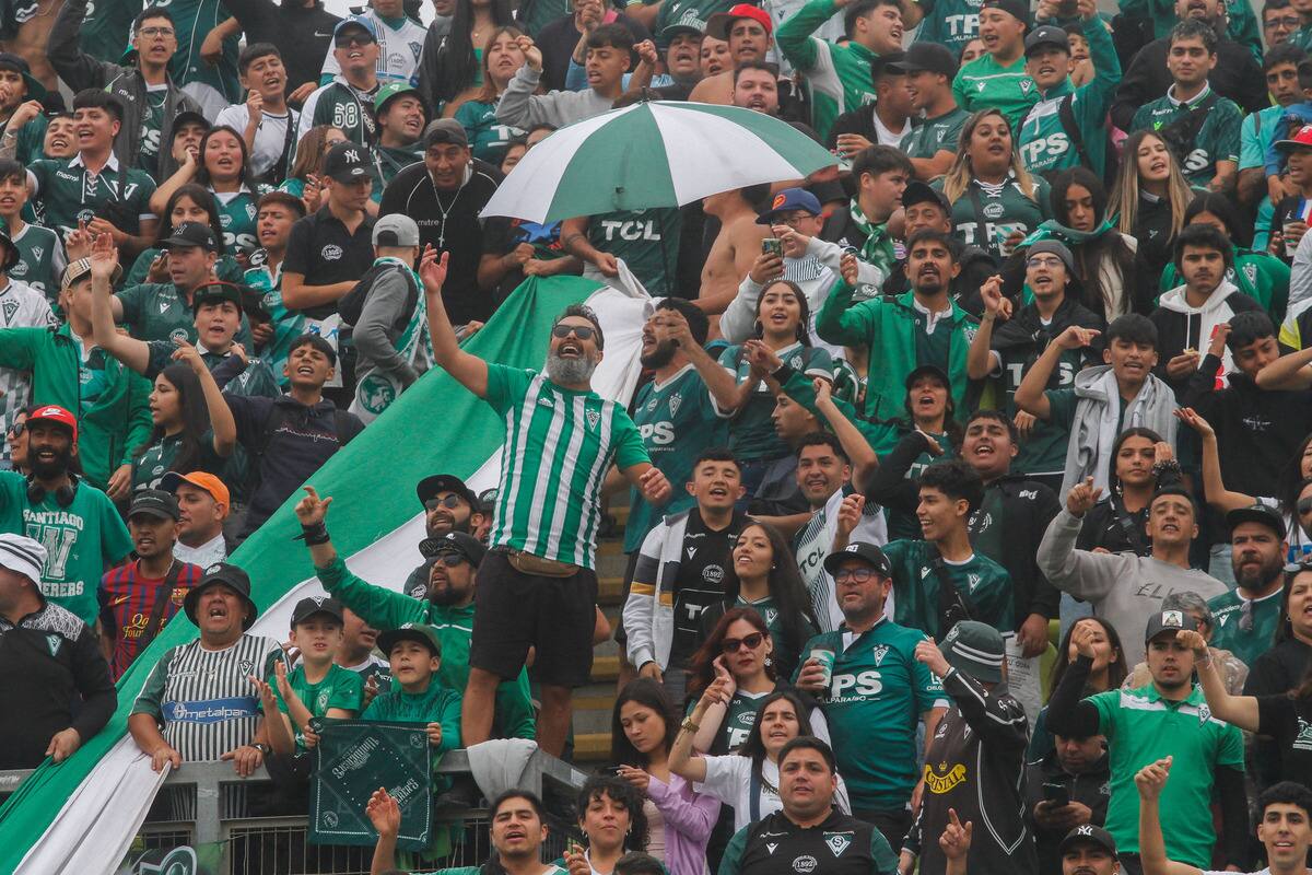 Santiago Wanderers sigue líder en la tabla de apoyo. Crédito: Agencia Aton.